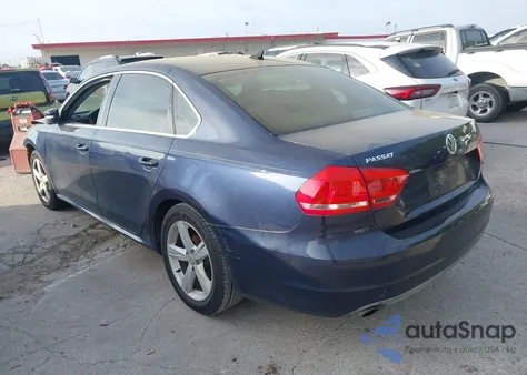 2013 Volkswagen Passat 2.5L Se z USA, uszkodzony, nr VIN 1VWBH7A31DC052841